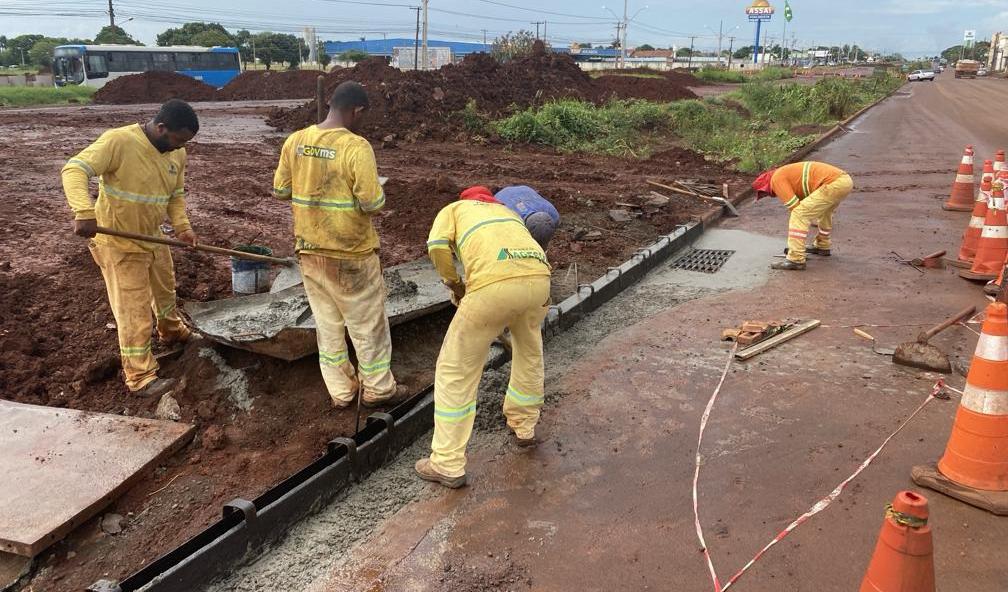 Dourados: revitalização da Avenida Coronel Ponciano segue cronograma de obra. Dourados: revitalização da Avenida Coronel Ponciano segue cronograma de obra.