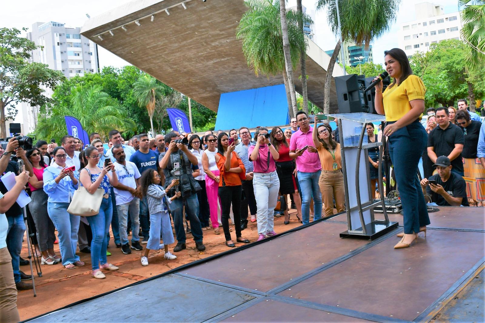 A Prefeita  Adriane Lopes entrega 79 veículos novos para as  15 secretarias municipais.