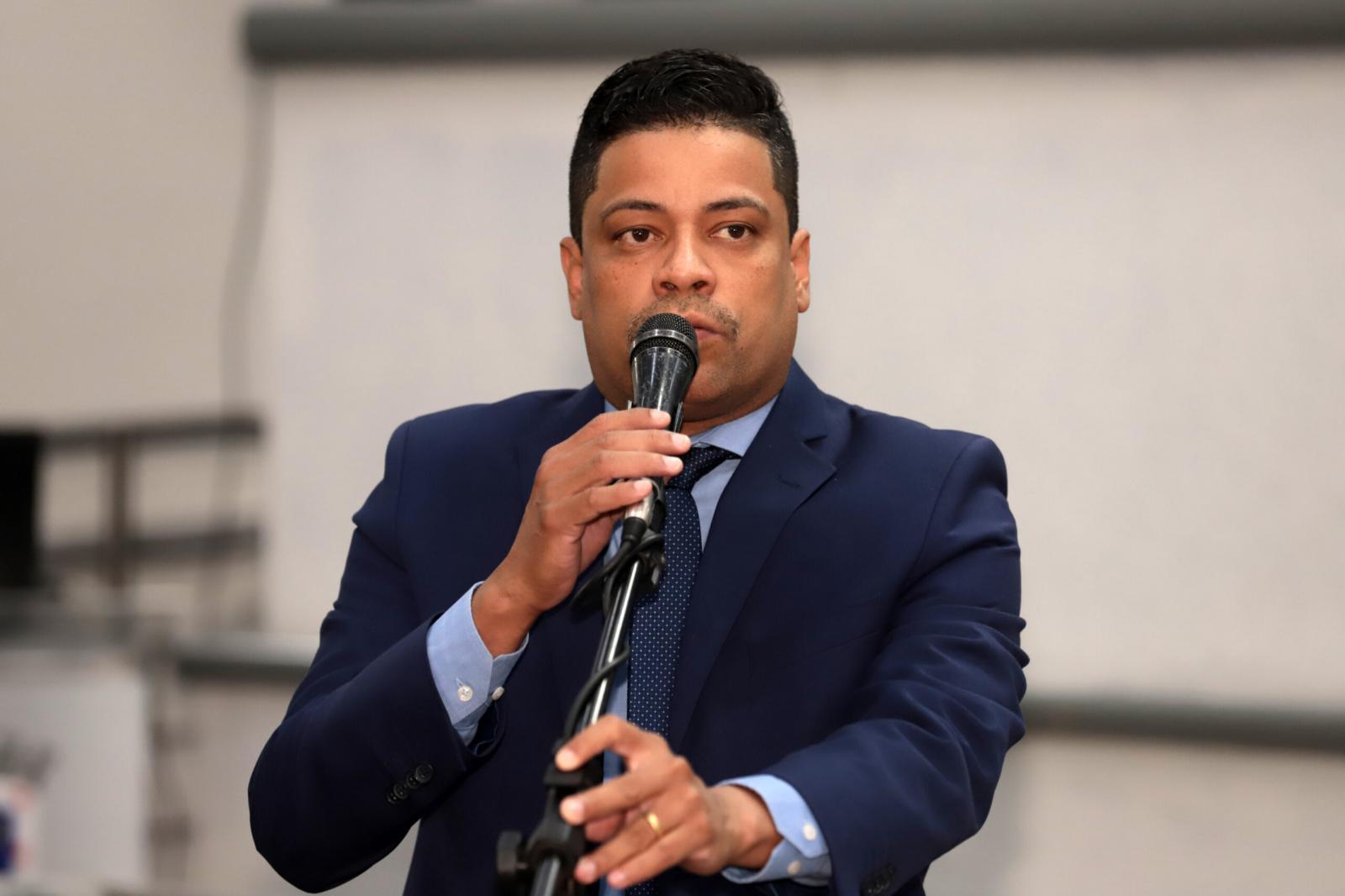 Após solicitação do Professor Riverton, rua da aldeia Marçal de Souza recebe reparo na iluminação.