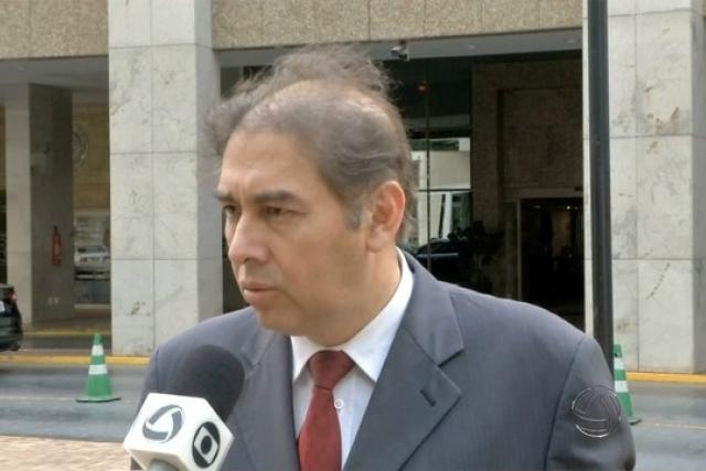 Bernal cita Nelsinho e fala em injustiça e favorecimento a castas. Bernal cita Nelsinho e fala em injustiça e favorecimento a castas.
