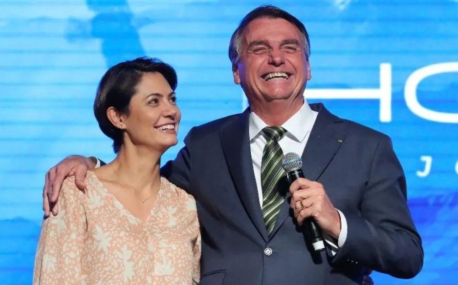 Bolsonaro e Michele confirmam agenda na Capital, com ingressos limitados. Bolsonaro e Michele confirmam agenda na Capital, com ingressos limitados.