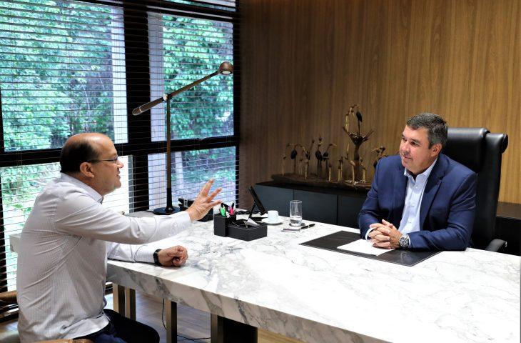 Com projetos e planejamento para 2024, Riedel retoma função e reconhece atuação do vice-governador. Com projetos e planejamento para 2024, Riedel retoma função e reconhece atuação do vice-governador.