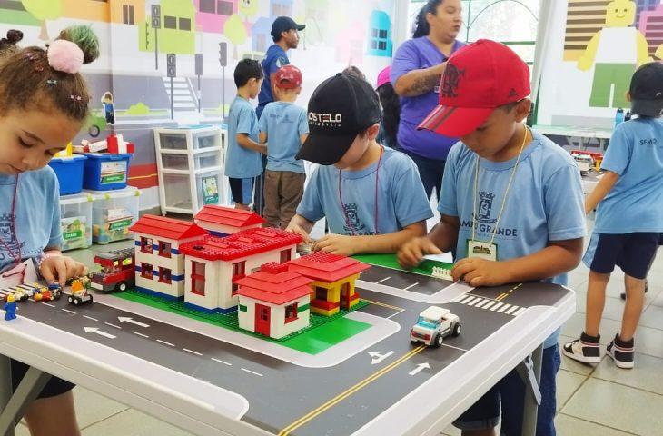De crianças a idosos, ações humanizadas de educação para o trânsito alcançaram 50 mil pessoas em 2023. De crianças a idosos, ações humanizadas de educação para o trânsito alcançaram 50 mil pessoas em 2023.
