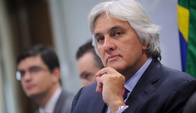 Delcídio quer PRD fora de polarizações e trabalha por candidatura própria na Capital. Delcídio quer PRD fora de polarizações e trabalha por candidatura própria na Capital.