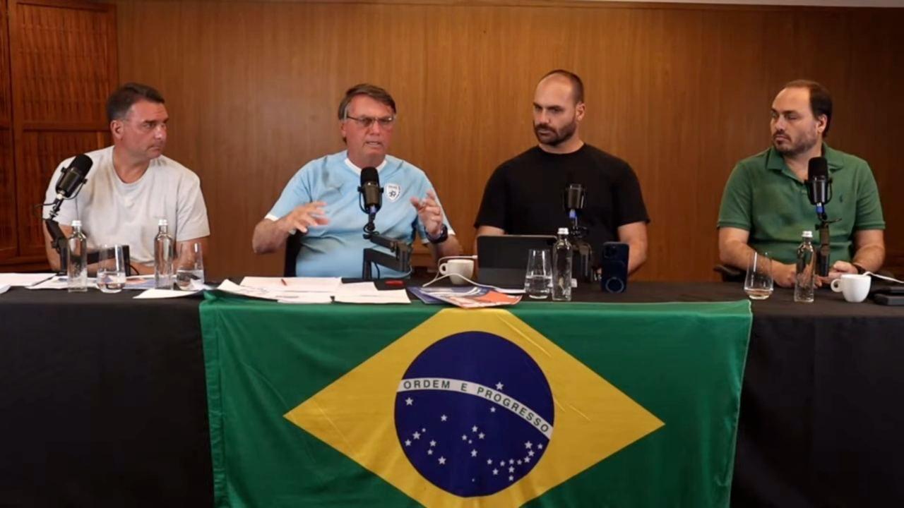 Em live, o Ex Presidente Jair Messias Bolsonaro sinaliza candidatura própria do PL em Campo Grande-MS. Em live, o Ex Presidente Jair Messias Bolsonaro sinaliza candidatura própria do PL em Campo Grande-MS.