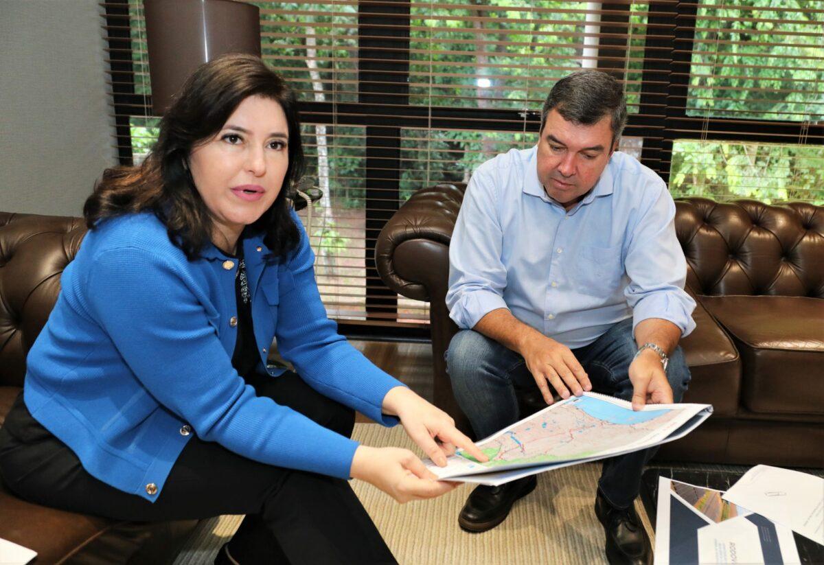 Em reunião com o Governador Eduardo Riedel, Simone mostra cronogramas e garante R$ 44 bilhões para Rota Bioceânica. Em reunião com o Governador Eduardo Riedel, Simone mostra cronogramas e garante R$ 44 bilhões para Rota Bioceânica.