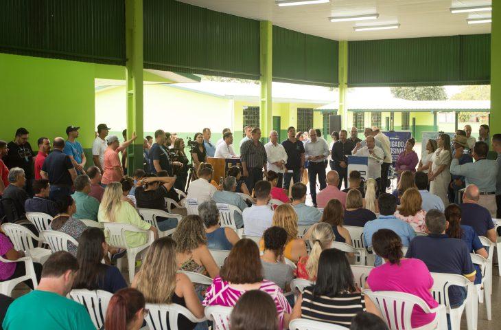 Escola, obras de saneamento e asfalto são entregues pelo Governo de MS em Amambai. Escola, obras de saneamento e asfalto são entregues pelo Governo de MS em Amambai.