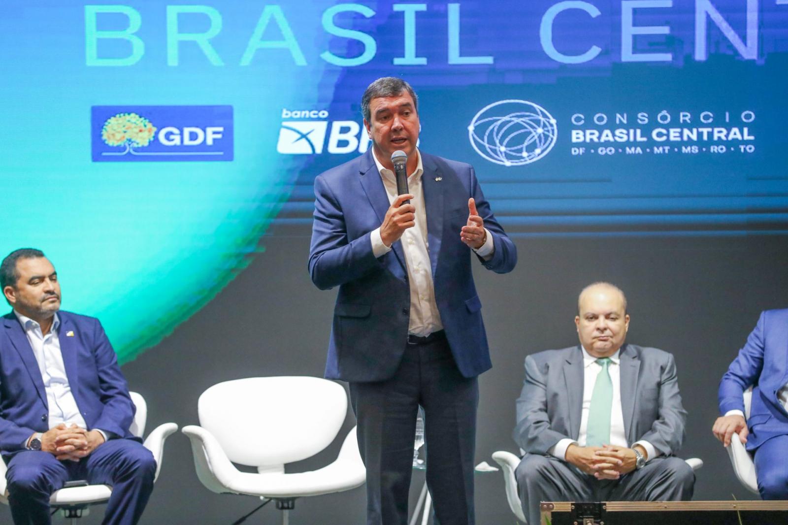 Fórum dos Governadores: Eduardo Riedel destaca que Mato Grosso do Sul caminha para erradicar a extrema pobreza. Fórum dos Governadores: Eduardo Riedel destaca que Mato Grosso do Sul caminha para erradicar a extrema pobreza.