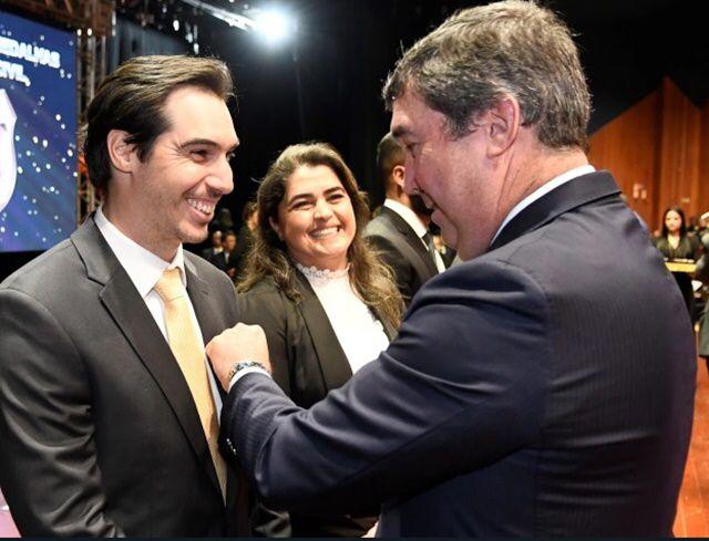 Governador Eduardo Riedel confirma Rodrigo Perez na Secretaria de Governo, deputado na Casa Civil e adia troca na Administração. Governador Eduardo Riedel confirma Rodrigo Perez na Secretaria de Governo, deputado na Casa Civil e adia troca na Administração.
