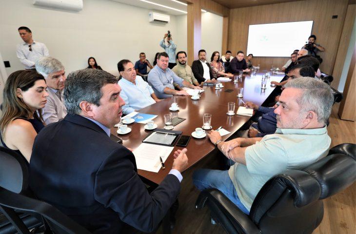 Governo de MS e representantes indígenas discutem soluções para abastecimento de água em aldeias. Governo de MS e representantes indígenas discutem soluções para abastecimento de água em aldeias.