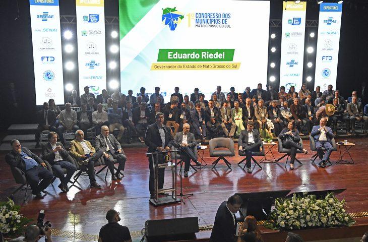 Municipalista: Governador Eduardo Riedel do Mato Grosso do Sul  repassou mais de R$ 5 bilhões aos 79 municípios em 2023. Municipalista: Governador Eduardo Riedel do Mato Grosso do Sul  repassou mais de R$ 5 bilhões aos 79 municípios em 2023.
