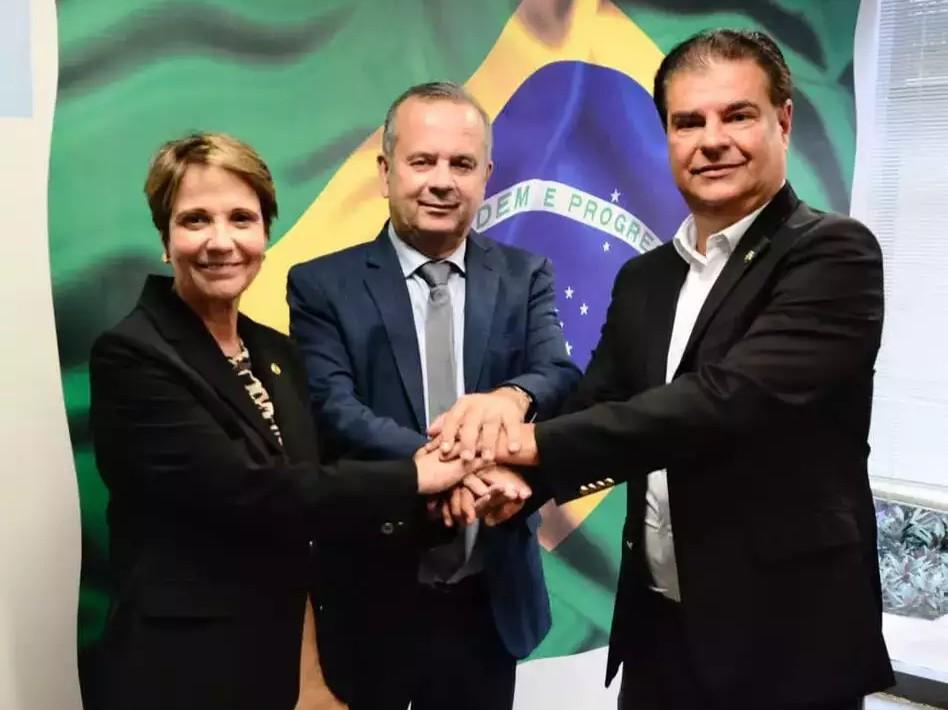 Nelsinho Trad e Tereza Cristina criticam Lula e STF em manifesto contra ato em defesa da democracia.