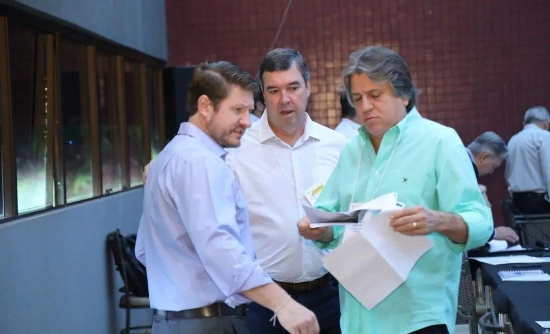 O secretário de Governo, Pedro Caravina deixa Segov e adjunto assume interinamente; suplente será nomeado no Governo.