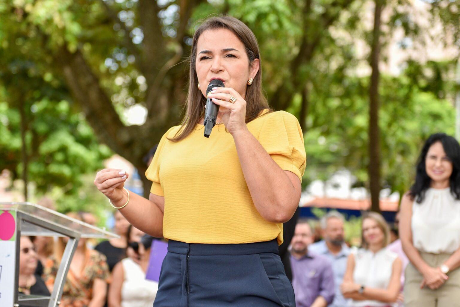 Prefeita Adriane Lopes de Campo Grande investe em nova frota, alavancando eficiência e economia.