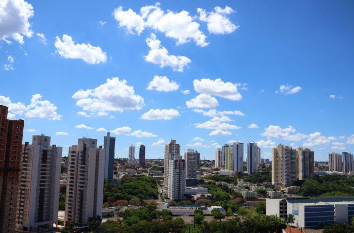 Quinta-feira de tempo quente em todo o Estado, com máxima de 41°C Quinta-feira de tempo quente em todo o Estado, com máxima de 41°C
