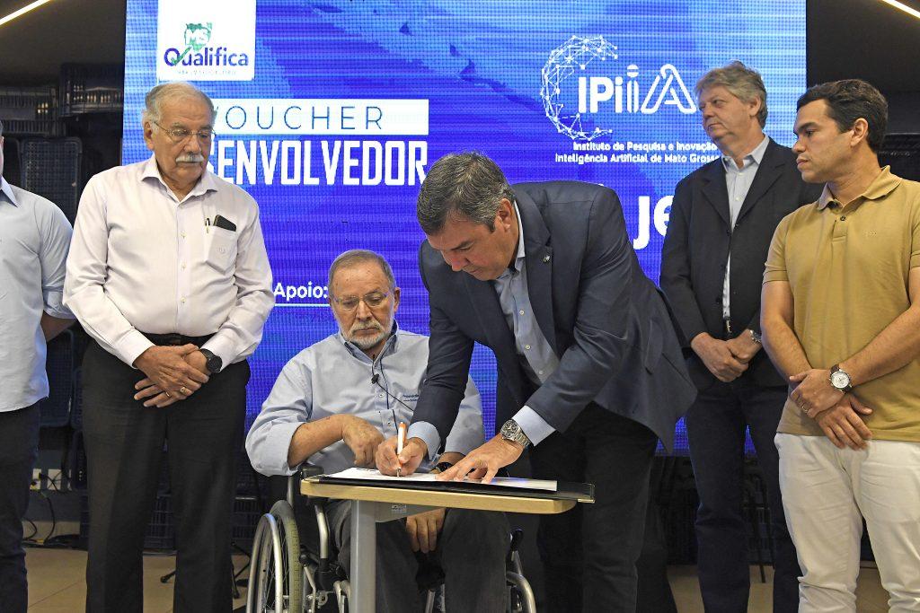 Voucher Desenvolvedor: programa oferece curso técnico de TI a 400 estudantes e 140 profissionais. Voucher Desenvolvedor: programa oferece curso técnico de TI a 400 estudantes e 140 profissionais.