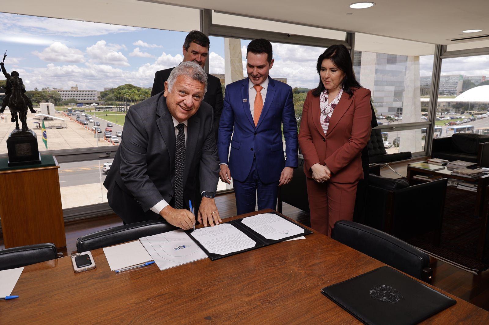 Sonho da casa própria: MS firma parceria com governo federal para construir 194 novas moradias. Sonho da casa própria: MS firma parceria com governo federal para construir 194 novas moradias.