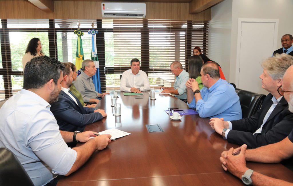 Municipalismo: governo assina convênio para pavimentar ruas de Coronel Sapucaia. Municipalismo: governo assina convênio para pavimentar ruas de Coronel Sapucaia.