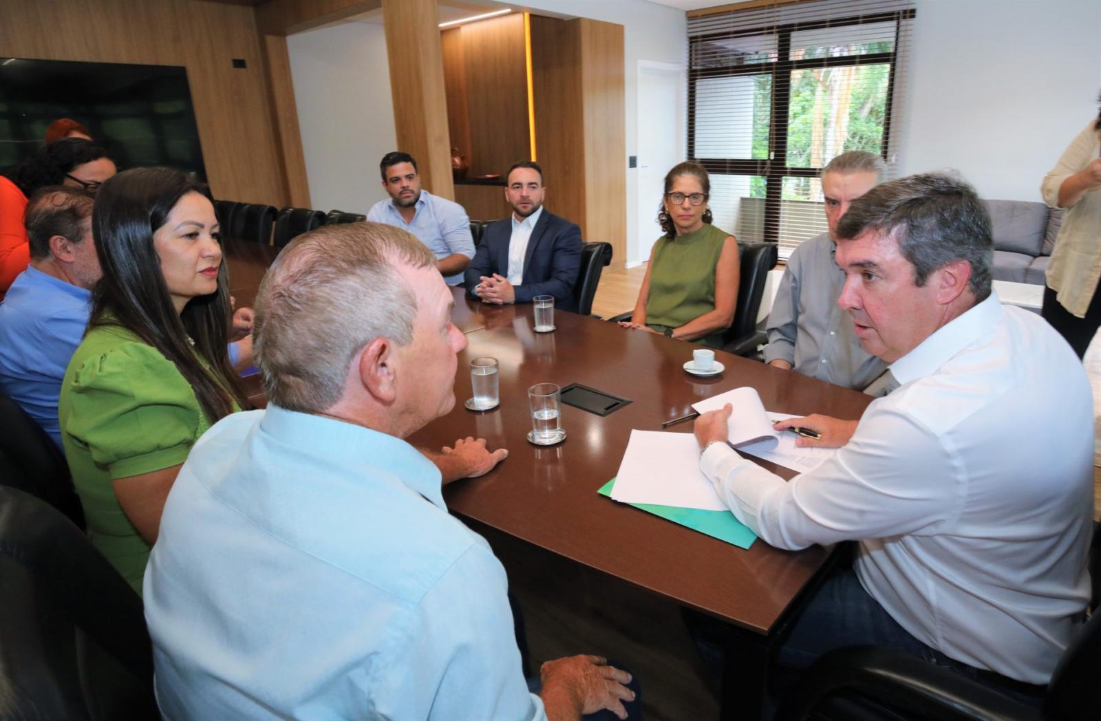 Municipalismo: governo assina convênio para pavimentar ruas de Coronel Sapucaia. Municipalismo: governo assina convênio para pavimentar ruas de Coronel Sapucaia.