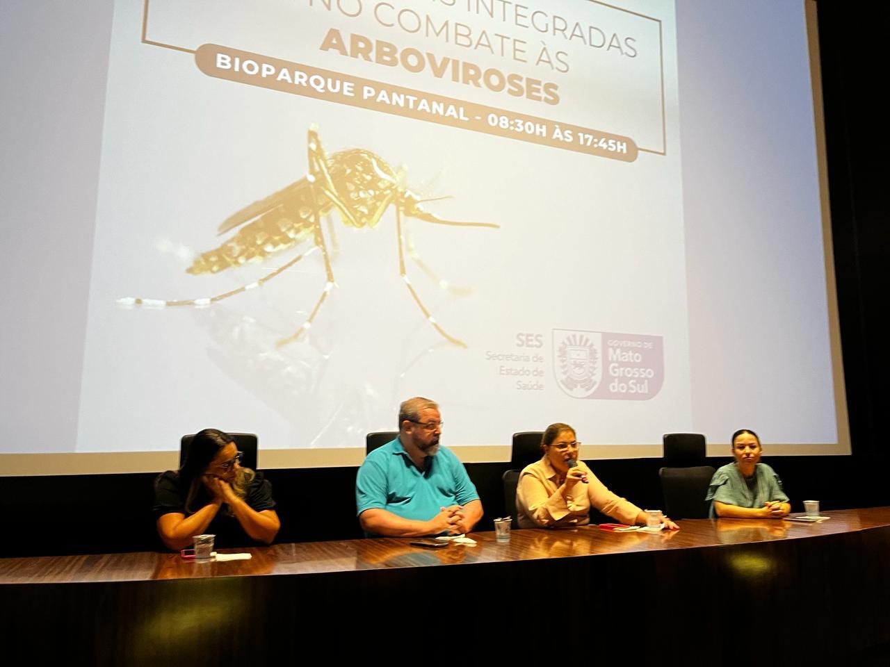 Autoridades em saúde pública discutem avanços no trabalho contra dengue e demais arboviroses. Autoridades em saúde pública discutem avanços no trabalho contra dengue e demais arboviroses.
