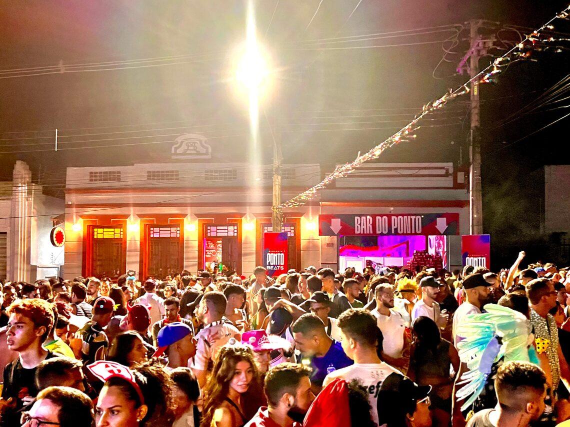 Agendão: Carnaval tem folia para todos os gostos, desfile das escolas de samba, Feira da Bolívia e Maiara e Maraísa.