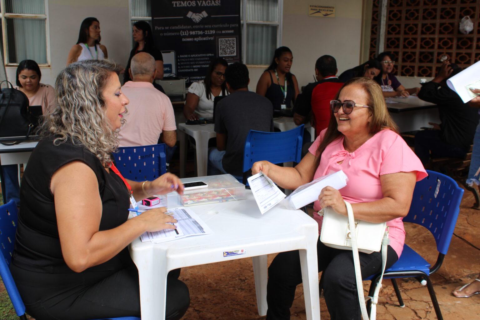 Emprega CG: Em ação no bairro Aero Rancho, Funsat encaminha mais de 100 pessoas para o mercado de trabalho.