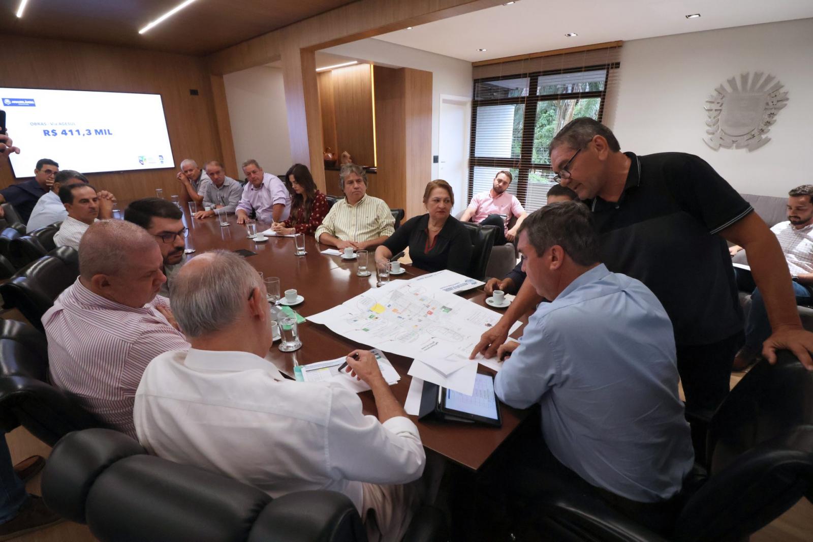 Com investimentos privados, Anaurilândia avança na infraestrutura e pavimentação de bairros. Com investimentos privados, Anaurilândia avança na infraestrutura e pavimentação de bairros.