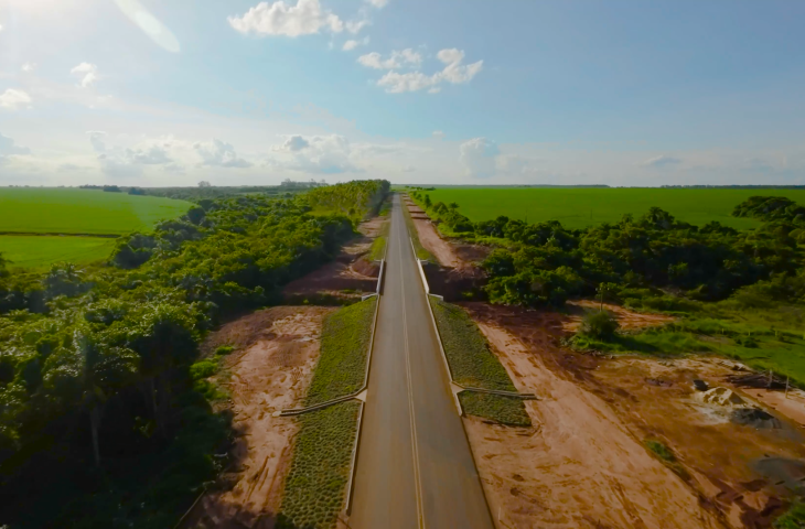 Asfaltada, rodovia entre Copo Sujo e Cabeceira do Apa favorece agropecuária da fronteira. Asfaltada, rodovia entre Copo Sujo e Cabeceira do Apa favorece agropecuária da fronteira.