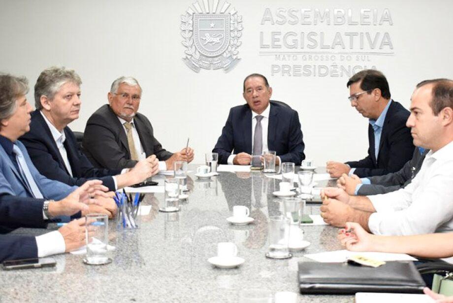 Assembleia apela à política para tentar destravar obras na Ponte Bioceânica.