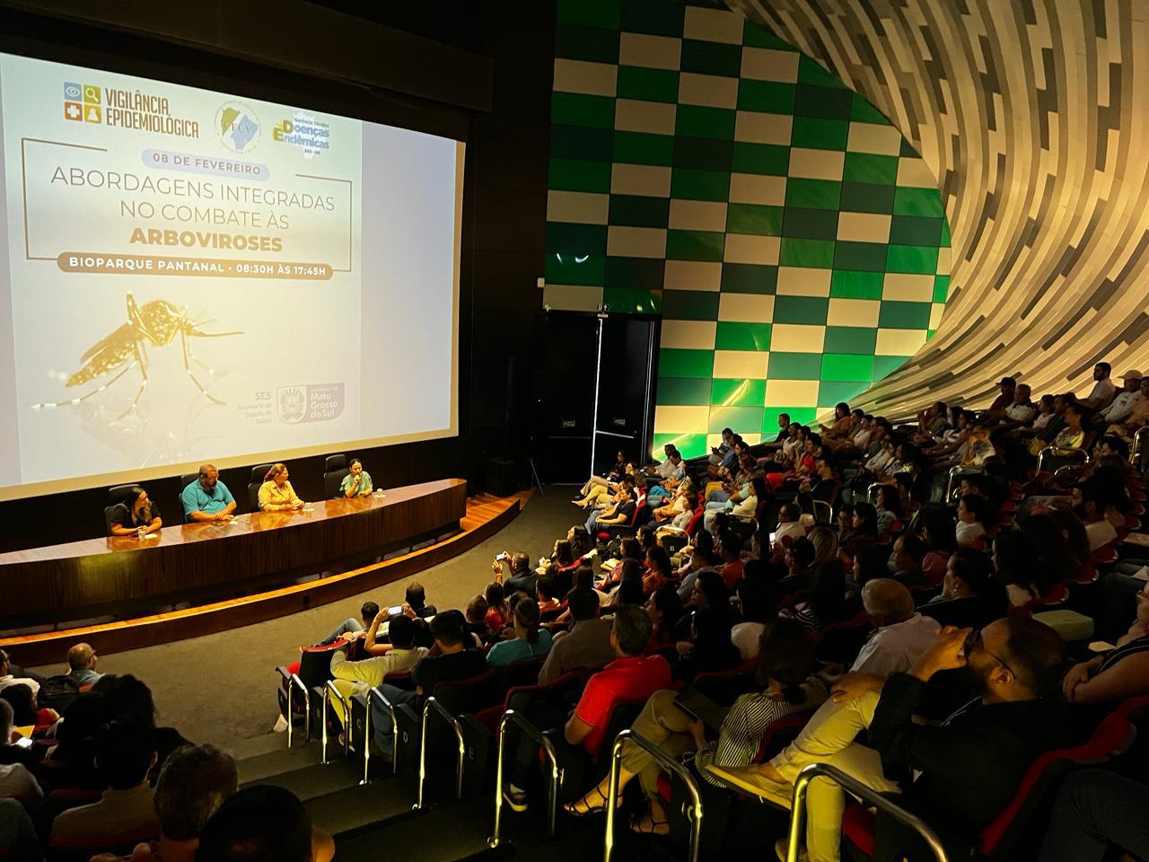 Autoridades em saúde pública discutem avanços no trabalho contra dengue e demais arboviroses. Autoridades em saúde pública discutem avanços no trabalho contra dengue e demais arboviroses.