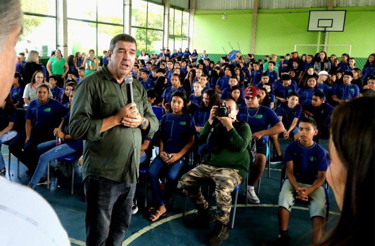 Com a agenda cheia, governador acompanha volta às aulas de perto no interior de MS. Com a agenda cheia, governador acompanha volta às aulas de perto no interior de MS.