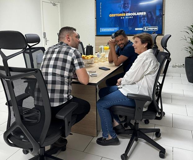 Em reunião organizada pelo Professor Riverton, senadora Tereza Cristina dialoga com Secretaria Municipal da Educação.