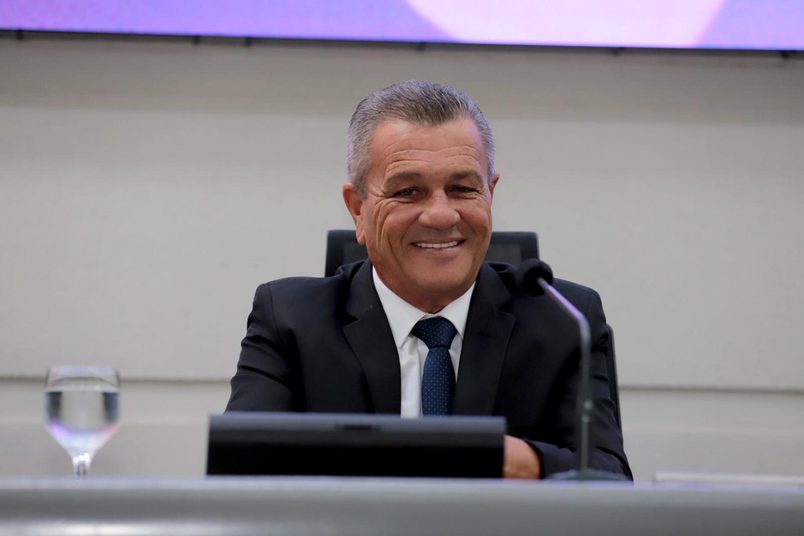 Em sessão inaugural vereador Delei reafirma compromisso com a habitação de Campo Grande.