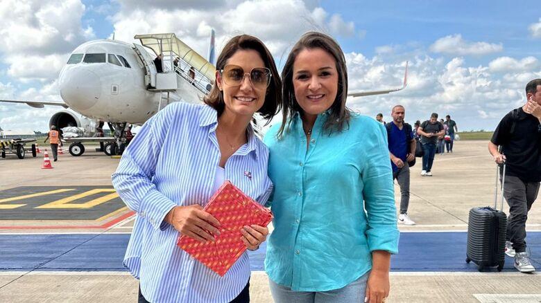 Michele Bolsonaro já está na Capital, e recebida pela Prefeita Adriane Lopes, ex-primeira-dama chega para evento político amanhã. Michele Bolsonaro já está na Capital, e recebida pela Prefeita Adriane Lopes, ex-primeira-dama chega para evento político amanhã.