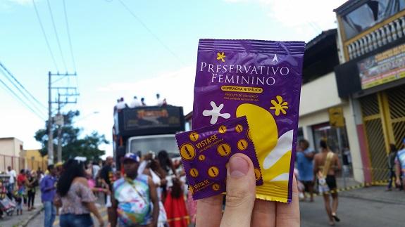 Prefeitura reforça prevenção às IST’s com distribuição de preservativos e orientações durante o Carnaval.