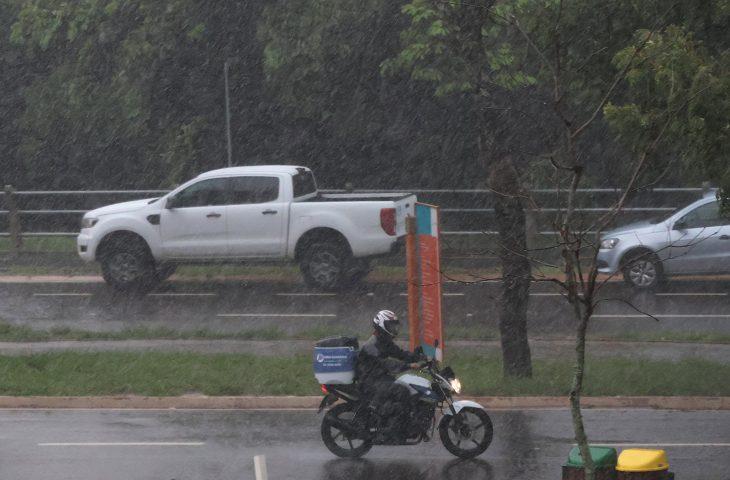 Quinta-feira tem tempo instável e maior probabilidade de chuva dos últimos dias. Quinta-feira tem tempo instável e maior probabilidade de chuva dos últimos dias.
