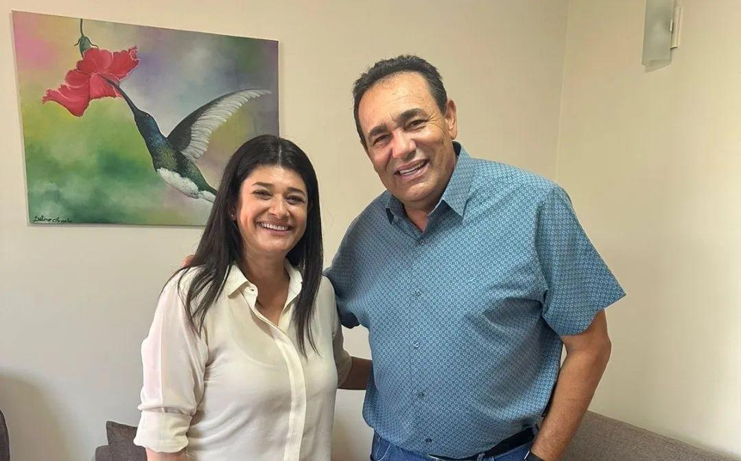 Rose Modesto convida o presidente da Câmara Municipal o Carlão para concorrer como vice dela na Capital. Rose Modesto convida o presidente da Câmara Municipal o Carlão para concorrer como vice dela na Capital.