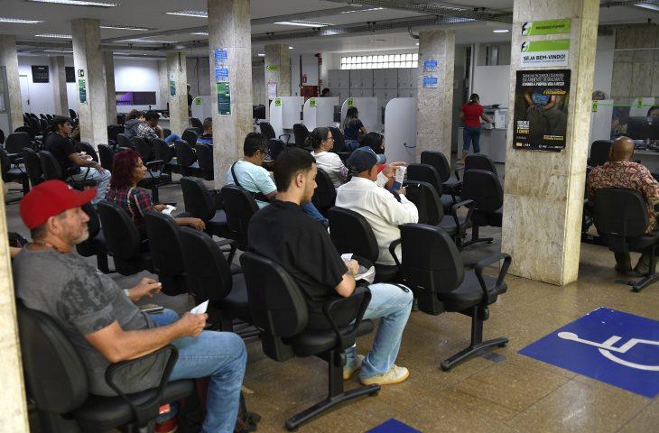 Segunda-feira abre a semana com 5,4 mil vagas de emprego oferecidas na Fundação do Trabalho. Segunda-feira abre a semana com 5,4 mil vagas de emprego oferecidas na Fundação do Trabalho.
