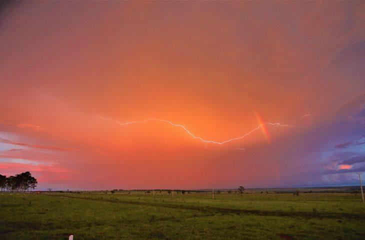 Semana é encerrada com tempo instável e probabilidade de chuvas neste domingo.