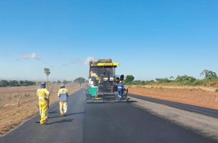 Sul-Fronteira: obra na MS-165 entre Coronel Sapucaia e Paranhos já tem 24 km de pavimento.