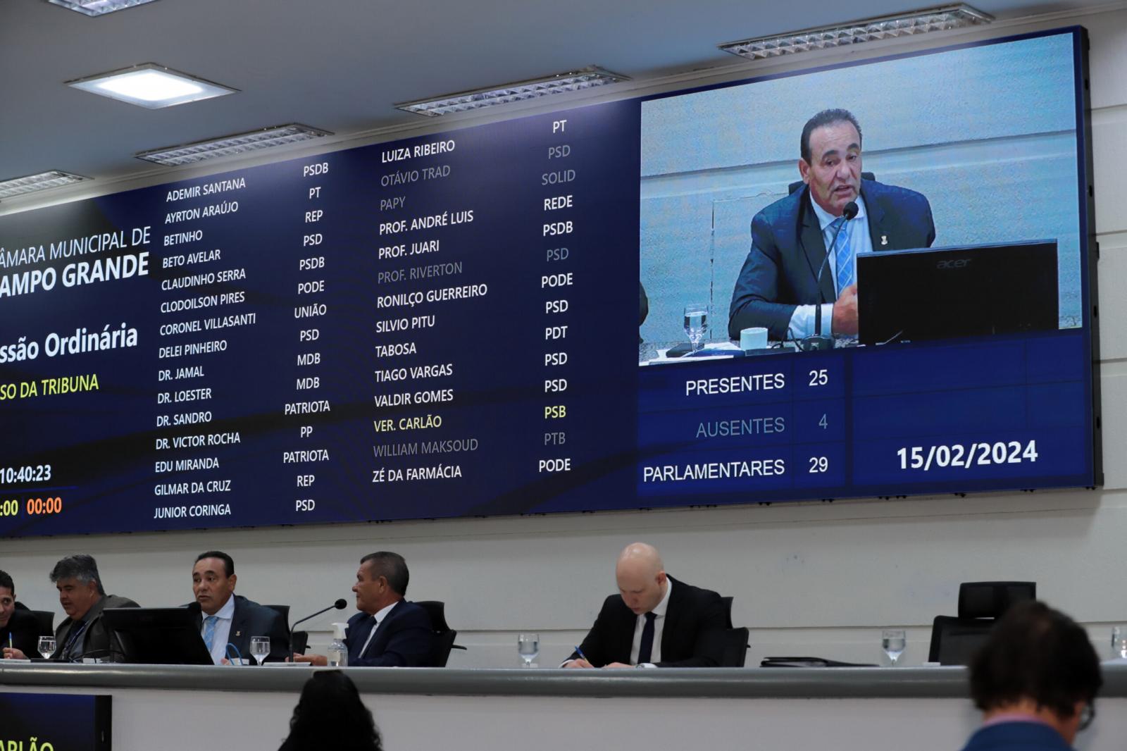 Vereadores analisam cinco Projetos e dois Vetos na sessão ordinária de terça-feira.