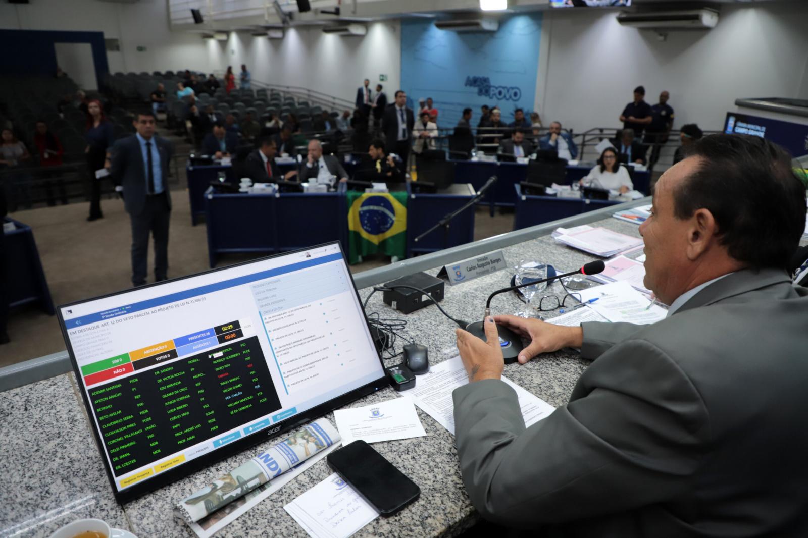 Vereadores votam um Veto e quatro Projetos na sessão desta terça-feira.