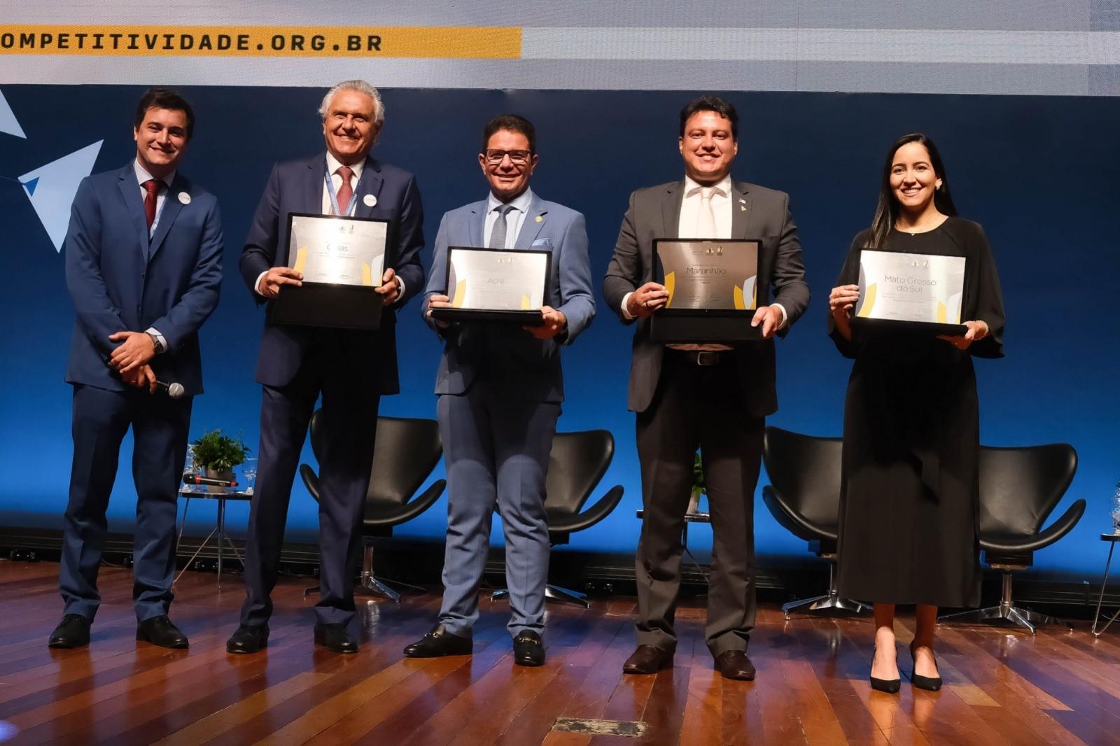 Contrato de gestão estabelece metas do ano e leva resultados efetivos ao cidadão. Contrato de gestão estabelece metas do ano e leva resultados efetivos ao cidadão.