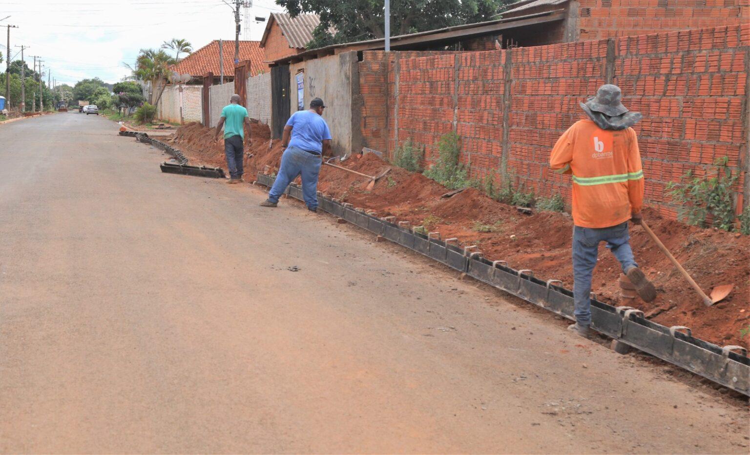 Com 16 vias já pavimentadas e drenagem, moradores do Oliveira já sentem os avanços dos investimentos na região.