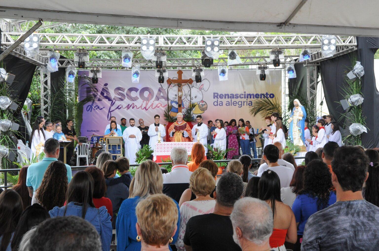 Domingo de Ramos é celebrado com procissão e missa em Campo Grande.