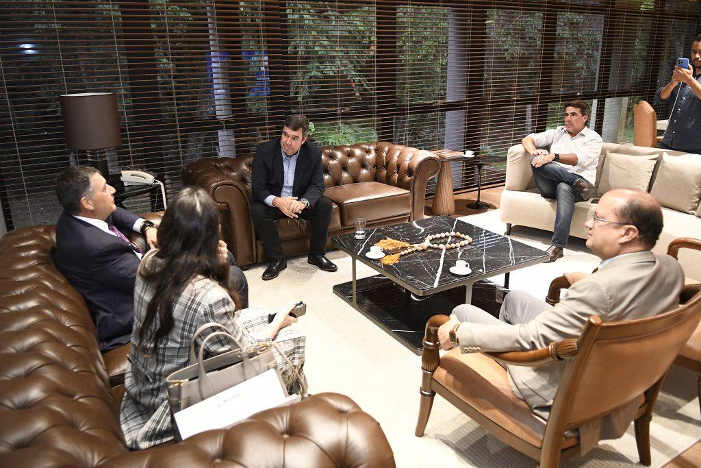 Governador recebe embaixador do Canadá para discutir integração e eventuais negociações comerciais. Governador recebe embaixador do Canadá para discutir integração e eventuais negociações comerciais.