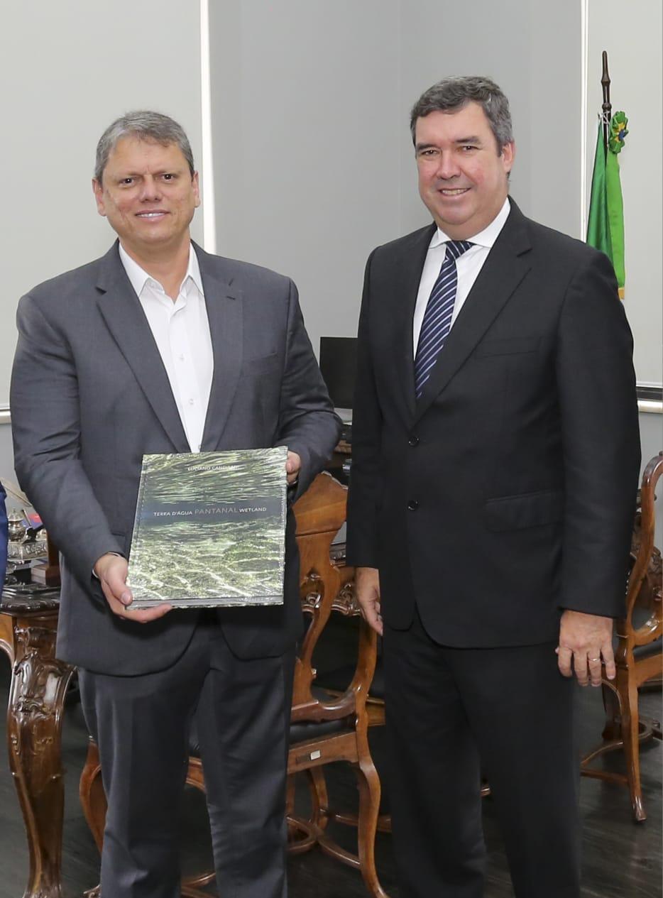 Governador Eduardo Riedel do MS, e o  Governador Tarcísio se encontram em SP para tratar de avanços em infraestrutura e logística. Governador Eduardo Riedel do MS, e o  Governador Tarcísio se encontram em SP para tratar de avanços em infraestrutura e logística.