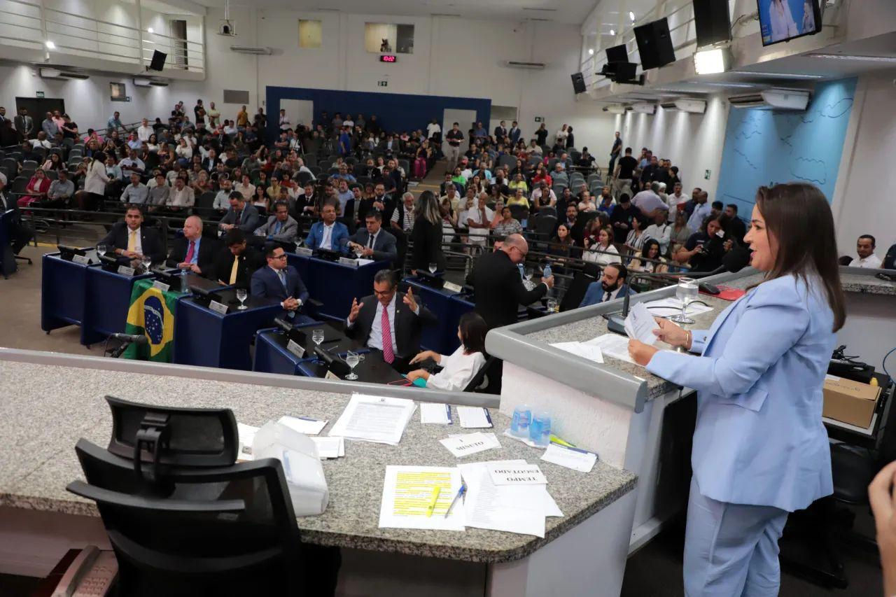 Adriane terá primeiro teste de fidelidade com vereadores em ano de eleição. Adriane terá primeiro teste de fidelidade com vereadores em ano de eleição.