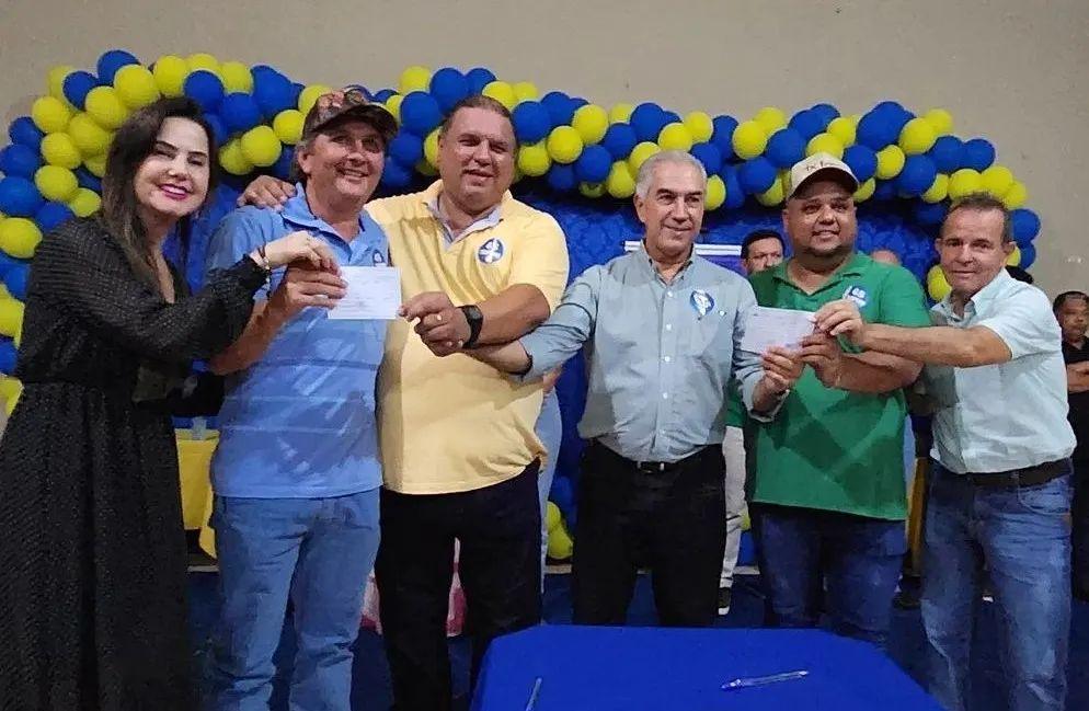 Após chegar a 51 prefeitos, PSDB filia favoritos em pesquisas de outros partidos para manter hegemonia. Após chegar a 51 prefeitos, PSDB filia favoritos em pesquisas de outros partidos para manter hegemonia.