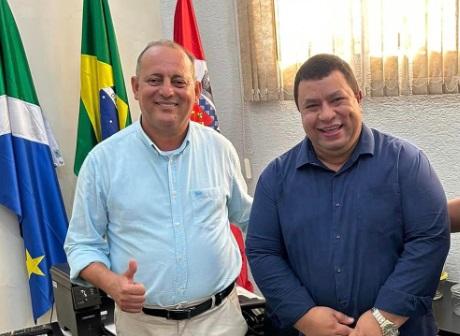 Após um ano, juíza suspende reajuste fora de época e ilegal de prefeito de Taquarussu. Após um ano, juíza suspende reajuste fora de época e ilegal de prefeito de Taquarussu.